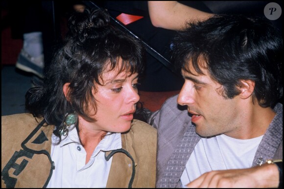 Gérard Lanvin et sa femme Jennifer lors d'une soirée au Palace à Paris en 1986