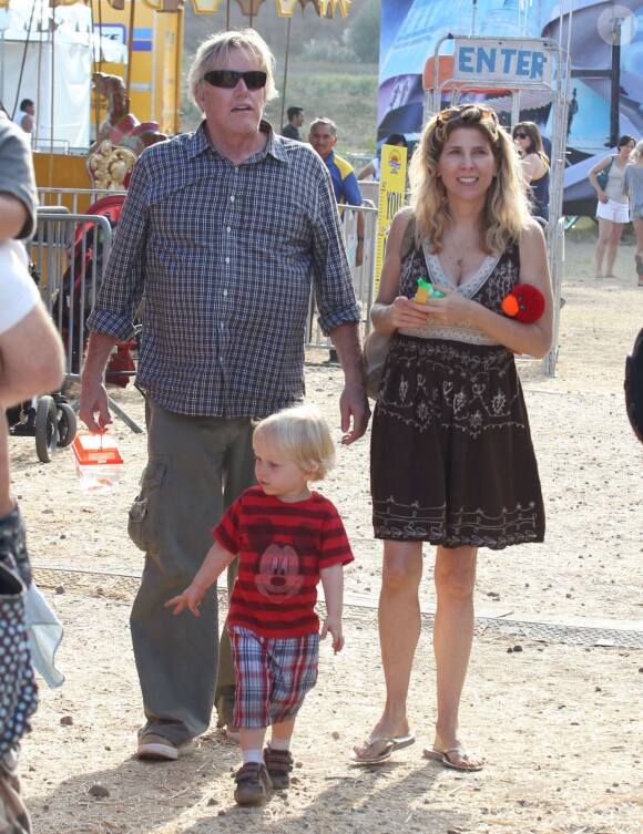 Gary Busey et sa compagne Steffanie Sampson avec leur fils Luke à Malibu le 3 septembre 2012