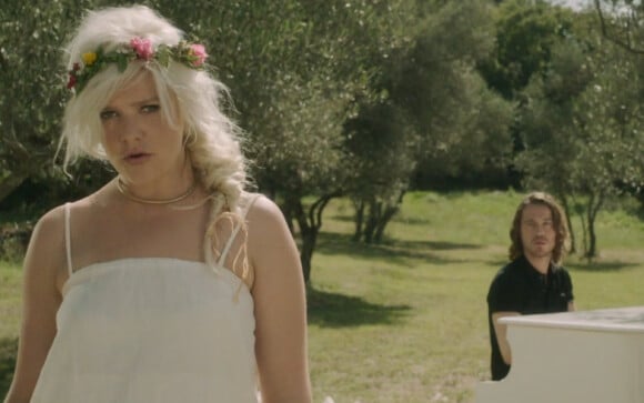 Julien Doré et Micky Green dans le clip "Chou Wasabi", dévoilé le 22 août 2014.