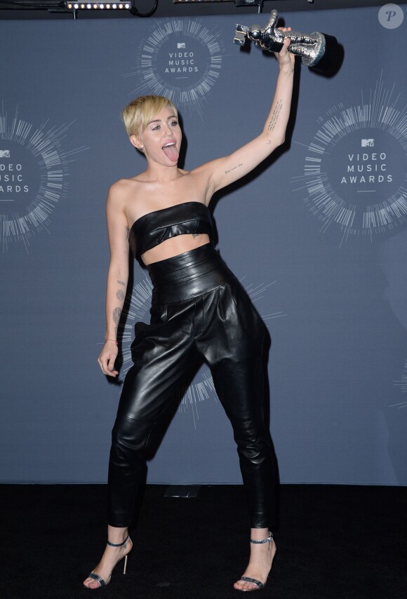 Miley Cyrus sur le tapis rouge des MTV Video Music Awards à Los Angeles, le 24 août 2014.