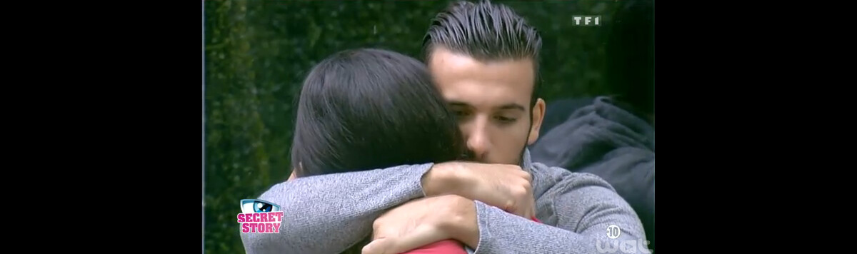 Vidéo Gros Câlin Pour Aymeric Et Leïla Dans Secret Story 8 Le Mercredi 27 Août 2014 