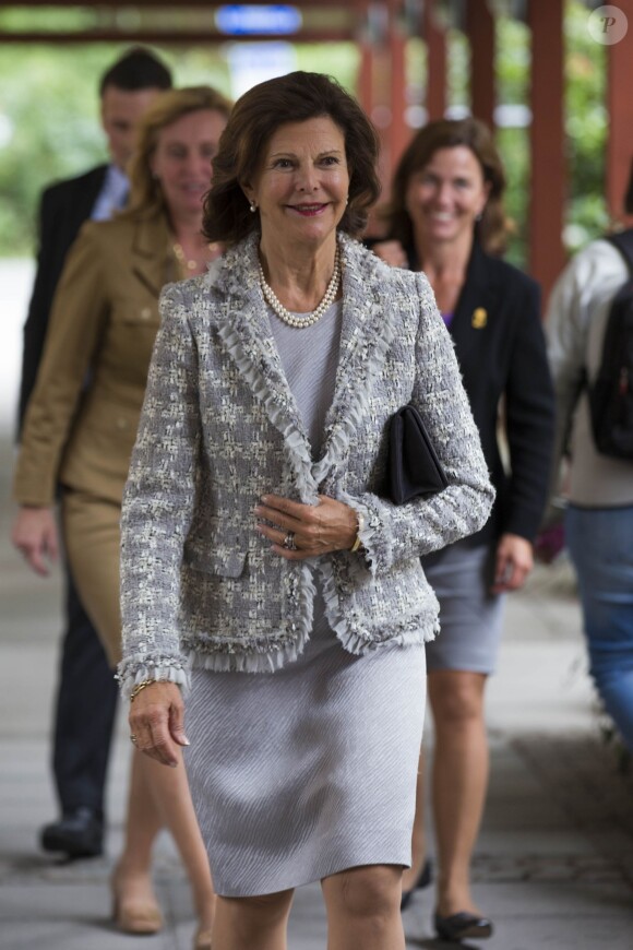 La reine Silvia de Suède assiste à l'ouverture du centre Barnahus d'aide à l'enfance à Stockholm, le 27 août 2014.