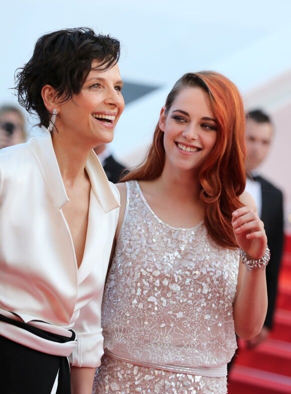 Kristen Stewart et Juliette Binoche - Montée des marches du film "Sils Maria" lors du 67e Festival du film de Cannes, le 23 mai 2014.
