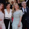 Kristen Stewart, Juliette Binoche, Chloë Grace Moretz et Olivier Assayas - Montée des marches du film "Sils Maria" lors du 67e Festival du film de Cannes, le 23 mai 2014.
