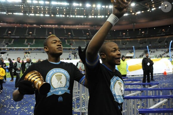 André et Jordan Ayew après la victoire de Marseille en Coupe de la ligue face à Lyon, au Stade de France à Saint-Denis, le 14 avril 2012