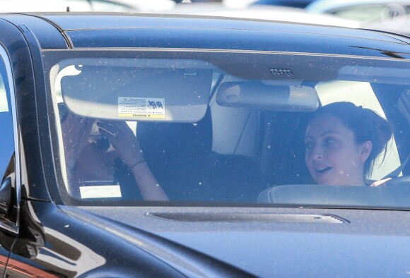 Mila Kunis avec une amie à la sortie de son cours de yoga à Los Angeles, le 28 août 2014.