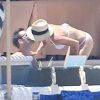 Exclusif - Courteney Cox et son fiancé Johnny McDaid s'embrassent en vacances à Cabo San Lucas, le 24 août 2014.