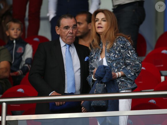Cyrielle Clair et son mari Michel Corbière lors du match entre le Paris Saint-Germain et l'AS Saint-Etienne, au Parc des Princes à Paris le 31 août 2014