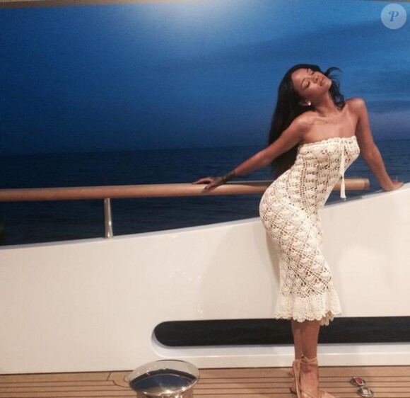 Rihanna en bateau durant ses vacances en Méditerranée. Août 2014.