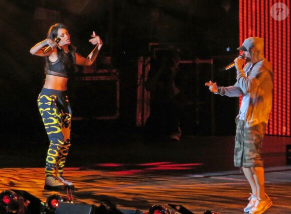 Rihanna et Eminem en concert au Rose Bowl à Pasadena, le 7 août 2014.