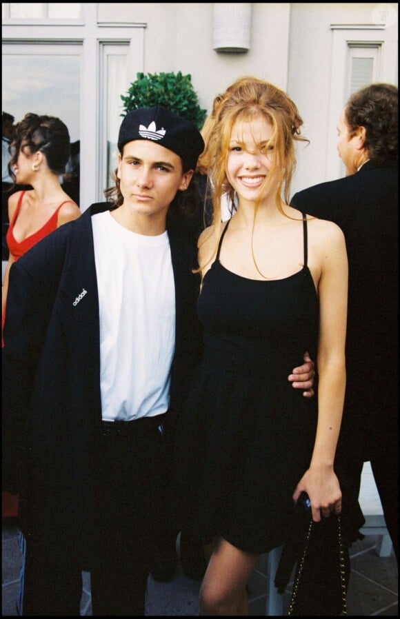 Jeremy Jackson et une amie à Los Angeles le 24 octobre 1994. 