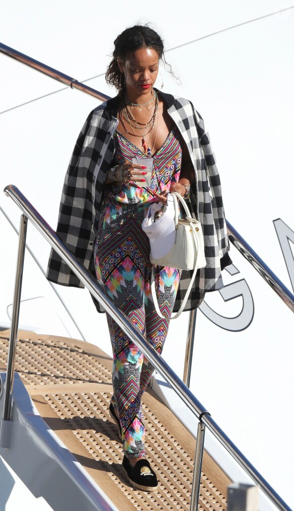 Exclusif - Rihanna loue un quad avec des amis à Calvi en Corse, le 1er septembre 2014.01/09/2014 - Corse