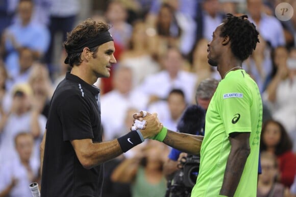 lRoger Federer et Gaël Monfils après leur quart de finale à l'US Open, à l'USTA Billie Jean King National Tennis Center de New York, le 4 septembre 2014