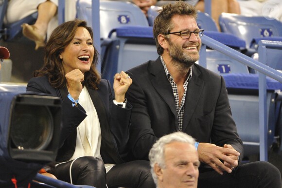 Mariska Hargitay et sno époux Peter Hermann lors du quart de finale entre Gaël Monfils et Roger Federer à l'US Open, à l'USTA Billie Jean King National Tennis Center de New York, le 4 septembre 2014