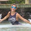 Yasmine Colt en shooting pour "138 Water" à Oranjestad. Le 4 septembre 2014.