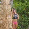 Yasmine Colt en shooting pour "138 Water" à Oranjestad. Le 4 septembre 2014.
