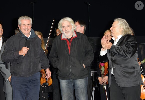 Claude Lelouch, Pierre Barouh et Francis Lai - Soirée "Claude Lelouch en musique" dans la cour d'honneur des Invalides à Paris le 6 septembre 2014. Les scènes mythiques des films de Claude Lelouch sur les plus belles musiques de Francis Lai.