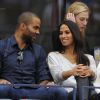Le basketter Tony Parker et Thierry Henry avec leurs amoureuses respectives Axelle Francine et Andrea Rajacic devant la finale de l'US Open à New York le 8 septembre 2014. 
