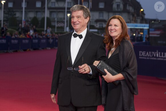 John McTiernan avec sa femme arrivant à son hommage lors du 40e festival du cinéma américain de Deauville le 8 septembre 2014