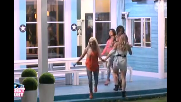 Une altercation a eu lieu entre Aymeric et Vivian lors de l'émission hebdomadaire de "Secret Story 8", le vendredi 5 septembre 2014. Alors que les filles sont dehors, les garçons se disputent à l'intérieur de la Maison des Secrets.