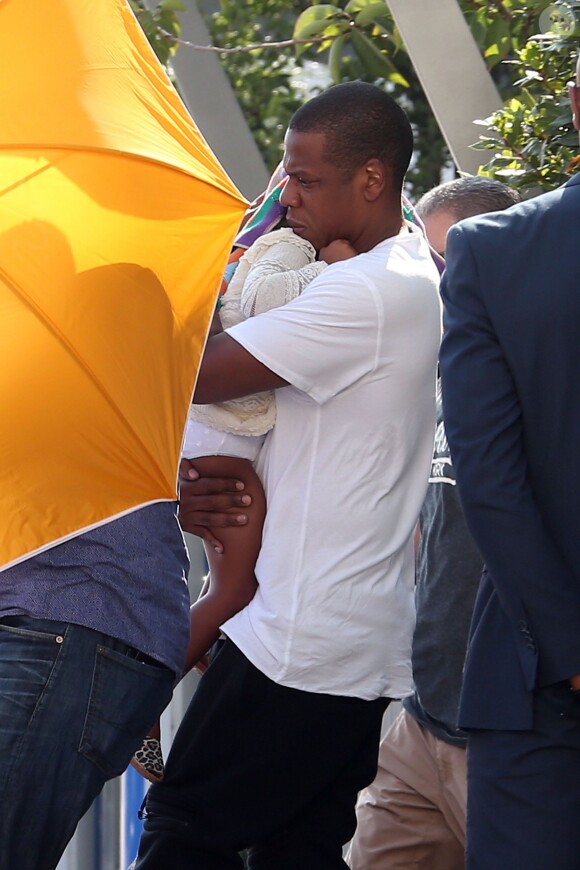 Jay Z et sa fille Blue Ivy à l'aéroport du Bourget, le 10 septembre 2014.