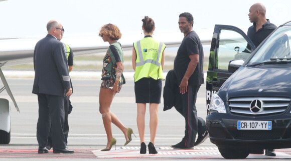 Beyoncé quitte la Côte d'Azur et prend un jet privé à destination de Londres. Le 10 septembre 2014.