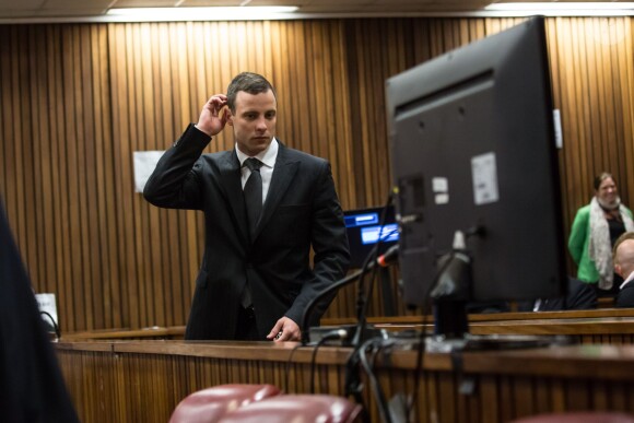 Oscar Pistorius lors de son arrivée à la North Gauteng High Cour de Pretoria, le 1er juillet 2014, où il doit répondre du meurtre de Reeva Steenkamp