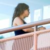 Mila Kunis, très enceinte, est allée déjeuner avec une amie après un cours de yoga à Los Angeles, le 23 août 2014
