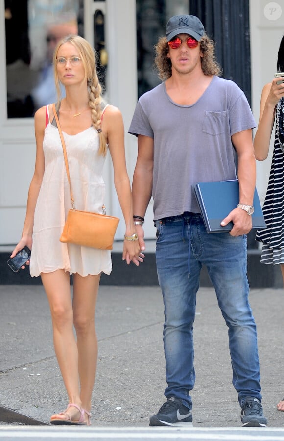 L'ex-footballeur du Barça Carles Puyol et sa compagne Vanesa Lorenzo à New York le 6 septembre 2014.