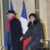 Anne Sinclair tout sourire et Pierre Nora arrivent au Palais de l'Elysée à Paris le 9 decembre 2013. L'historien a été élevé, par François Hollande, au grade de grand officier de la Légion d'honneur. 