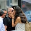 Eros Ramazzotti lors d'une virée dans les rues de Milan avec son épouse Marica Pellegrinelli, le 11 septembre 2014.