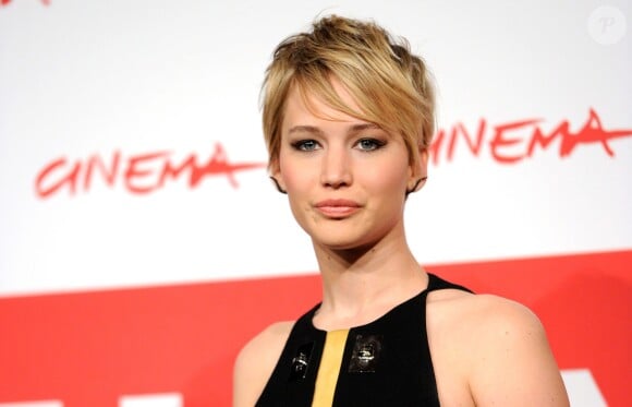 Jennifer Lawrence assume sa coupe garçonne sexy avec une frange