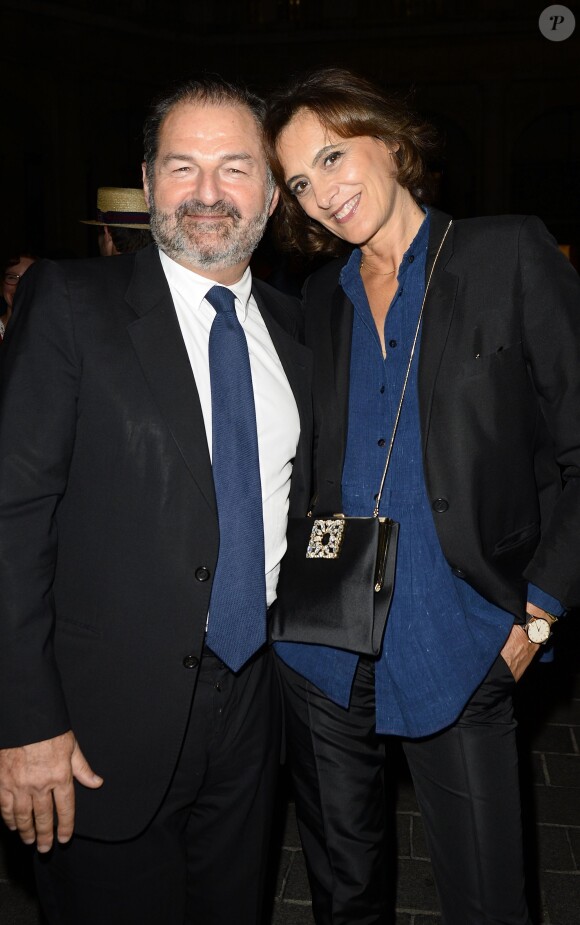 Inès de la Fressange et son compagnon Denis Olivennes lors de la générale de la pièce "Un dîner d'adieu" au Théâtre Edouard Vll à Paris le 15 septembre 2014