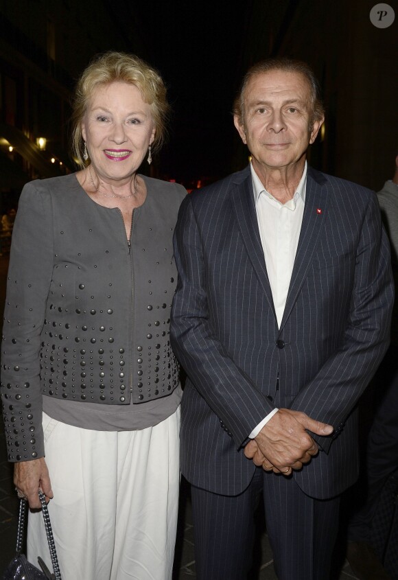 Maaike Jansen et Roland Giraud lors de la générale de la pièce "Un dîner d'adieu" au Théâtre Edouard Vll à Paris le 15 septembre 2014