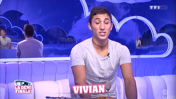 Vivian soutient Nathalie (quotidienne de Secret Story 8 du mardi 16 septembre 2014 sur TF1.)
