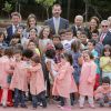La reine Letizia et le roi Felipe VI d'Espagne ont procédé le 16 septembre 2014 à l'inauguration de l'année scolaire 2014-2015 à l'occasion d'une visite à l'école Ben-Cho-Shey de Pereiro de Aguiar, commune de la province d'Ourense.