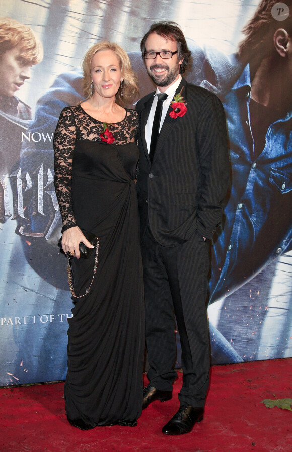 J.K. Rowling et son mari lors de l'avant-première de Harry Potter - Les Reliques de la mort (partie I) à Londres le 11 novembre 2010