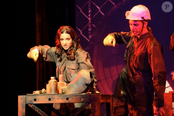 Priscilla Betti lors du filage de la comédie musicale "Flashdance" au Théâtre du Gymnase à Paris le 24 septembre 2014. Célébrant son 30e anniversaire, le phénomène du film à succès "Flashdance", est maintenant sur scène ! Une Comédie musicale avec une bande son qui comprend les plus grands hits dance des années 80