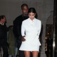  Kanye West et sa femme Kim Kardashian rencontrent Mario Testino &agrave; leur arriv&eacute;e &agrave; l'h&ocirc;tel Peninsula o&ugrave; ils vont d&icirc;ner &agrave; Paris, le 24 septembre 2014.&nbsp; 