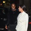 Kanye West et sa femme Kim Kardashian rencontrent Mario Testino à leur arrivée à l'hôtel Peninsula où ils vont dîner à Paris, le 24 septembre 2014. 