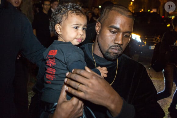 Kanye West et sa fille North - Arrivée des people au défilé Balenciaga prêt-à-porter collection Printemps-Eté 2015 lors de la Fashion Week à Paris, le 24 septembre 2014. 