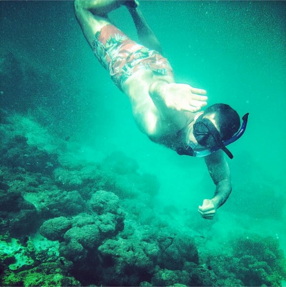 ''Ariel la petite sirène. Photo épatante d'Erin McNaught.'' Photo des vacances aux Maldives d'Example et Erin McNaught, enceinte de leur premier enfant, en septembre 2014, du 17 au 24. Publiée sur le compte Instagram d'Example.