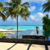 ''Le website disait que c'était une villa privée #squatteur'' Photo des vacances aux Maldives d'Example et sa femme Erin McNaught, enceinte de leur premier enfant, en septembre 2014, du 17 au 24. Publiée sur le compte Instagram de l'ancienne Miss Australie.