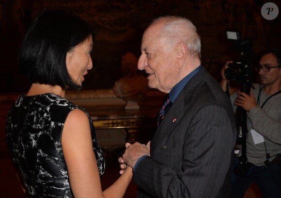 Pierre Bergé et Fleur Pellerin (ministre de la Culture et de la Communication) - 25e anniversaire et remise du prix de l'Andam 2014 à l'hôtel Potocki, au sein de la Chambre de Commerce et d'Industrie de Paris, le 26 septembre 2014.