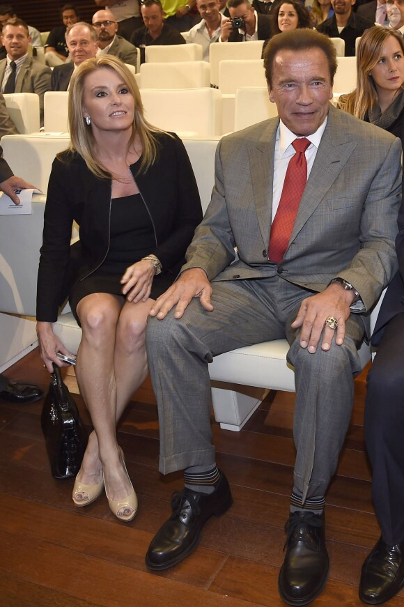 Arnold Schwarzenegger a reçu la médaille de l'Ambassadeur de la ville de Madrid devant sa compagne Heather Milligan. Le 26 septembre 2014.