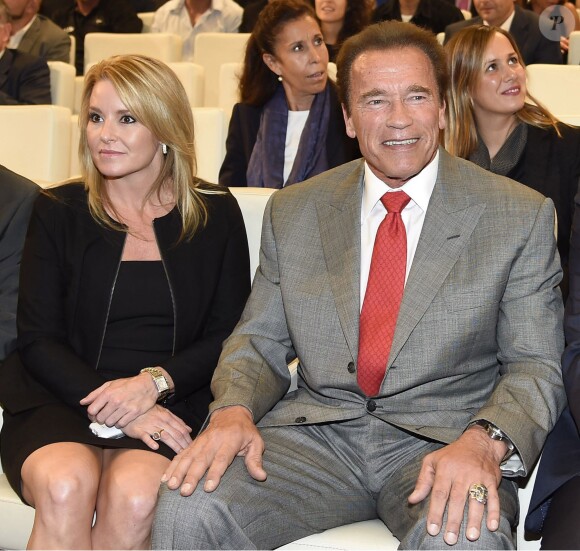 Arnold Schwarzenegger a reçu la médaille de l'Ambassadeur de la ville de Madrid devant sa compagne Heather Milligan. Le 26 septembre 2014.