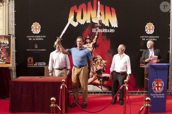 Arnold Schwarzenegger reçoit un prix "Almeria Terre de ciné" et inaugure son étoile sur la "Walk of Fame" à Almeria, le 28 septembre 2014.