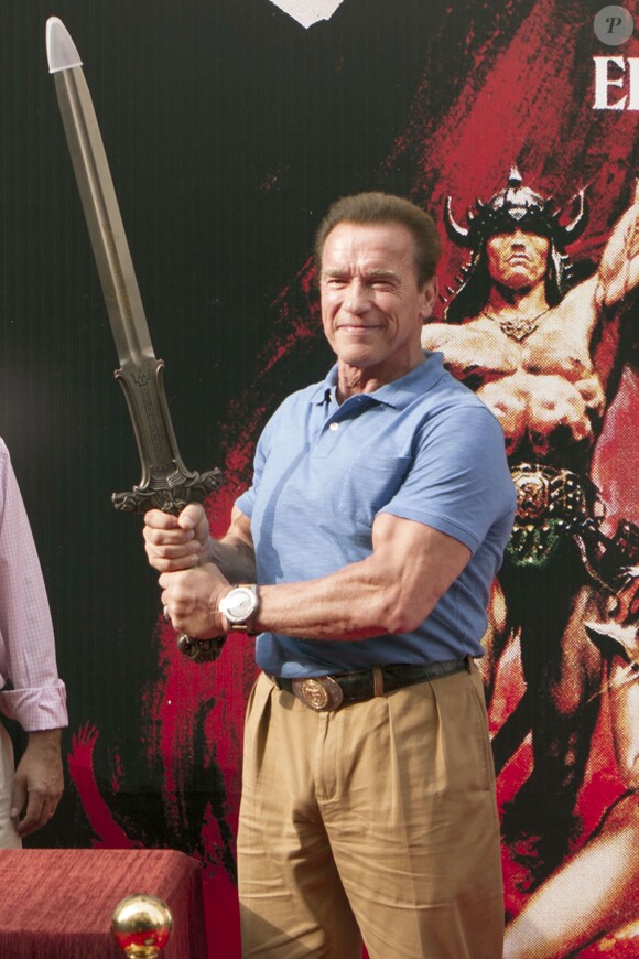 Arnold Schwarzenegger reçoit un prix "Almeria Terre de ciné" et inaugure son étoile sur la "Walk of Fame" à Almeria, le 28 septembre 2014.