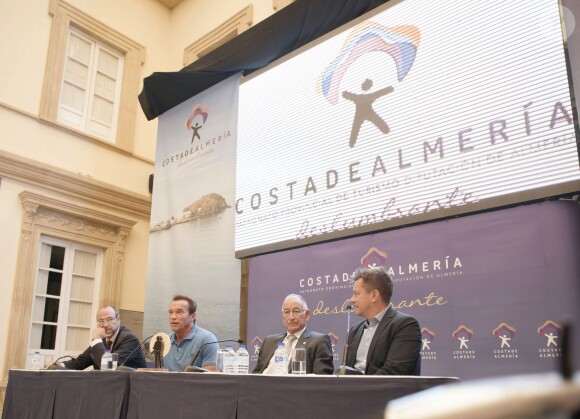 Arnold Schwarzenegger reçoit un prix "Almeria Terre de ciné" et inaugure son étoile sur la "Walk of Fame" à Almeria, le 28 septembre 2014.