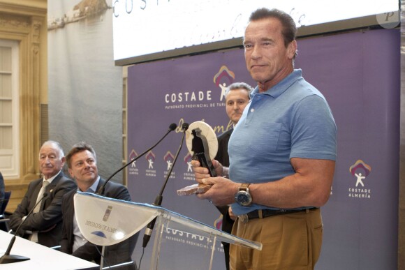 Arnold Schwarzenegger reçoit un prix "Almeria Terre de ciné" et inaugure son étoile sur la "Walk of Fame" à Almeria, le 28 septembre 2014.